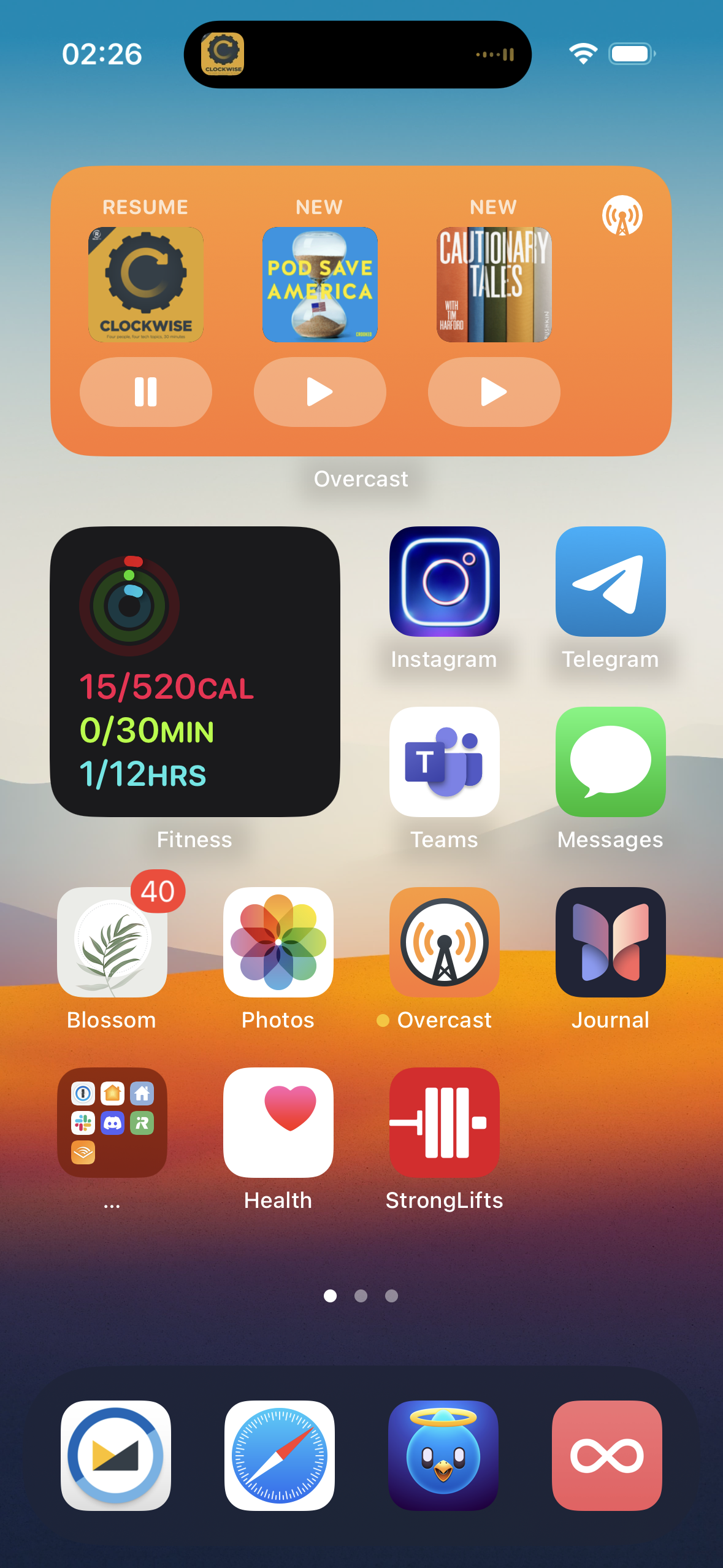 Screenshot of my Home Screen, shows the described widgets and some of my main apps